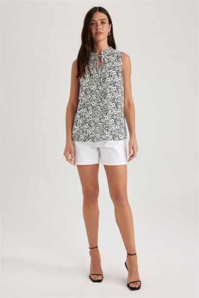 بلوزة بدون أكمام قصة عادية