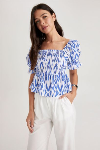 بلوزة سليم فيت نص كم وياقة مربعة