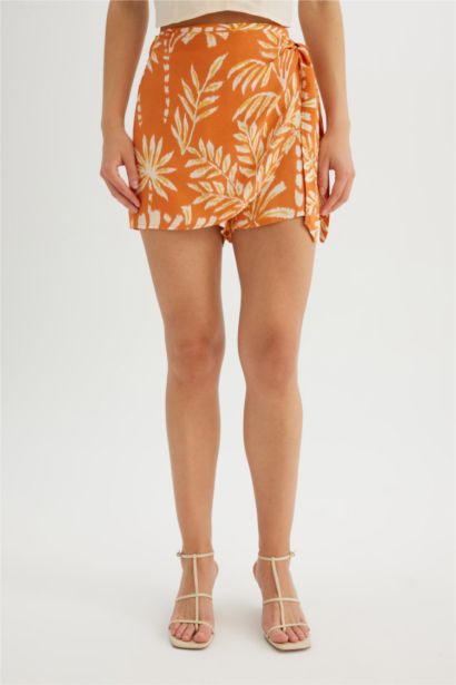 شورت كابري بخصر عالي وايد ليج