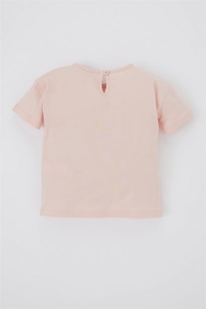 تي شيرت بناتي بطباعة ممتعة وقصة عادية