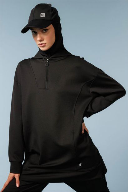 سويت شيرت رياضي بطبعة شعار قصة طويلة من DeFactoFit