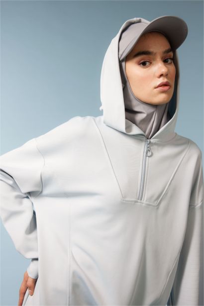 سويت شيرت رياضي بطبعة شعار قصة طويلة