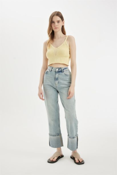 Slim Fit V-Neck Knitted Crop Top