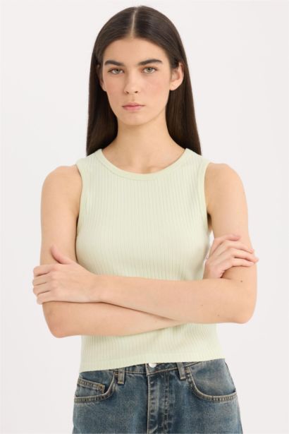 تانك توب بيزك سادة مضلع سليم فيت بياقة هالتر