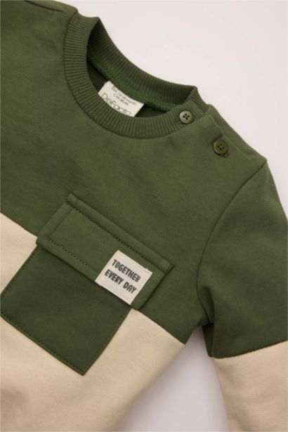 سويت شيرت ملون قصة عادية برقبة بأزرار ببطانة ناعمة