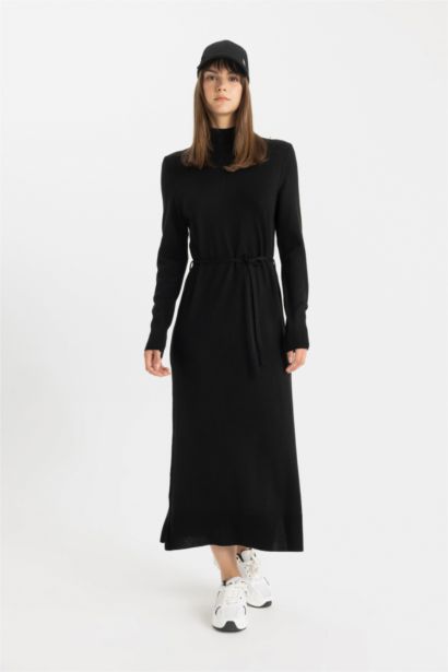 Yarım Balıkçı Yaka Basıc Yırtmaçlı Maxi Triko Elbise