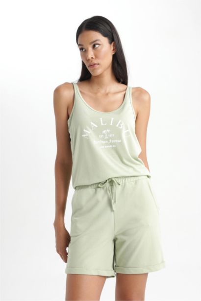 أندر شيرت بقصة عادية برقبة مستديرة