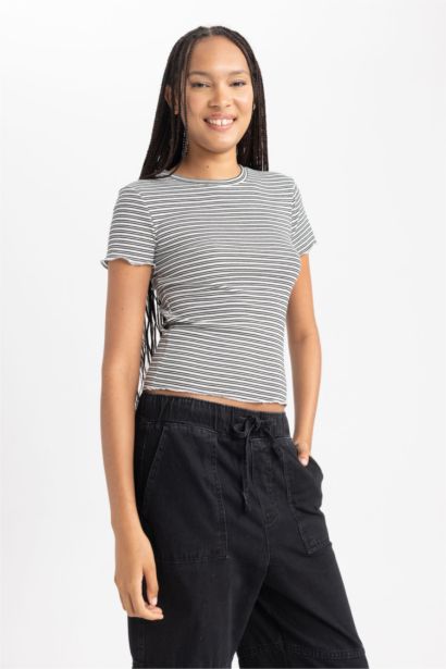 تي شيرت نص ردن سليم فيت بياخة مستديرة