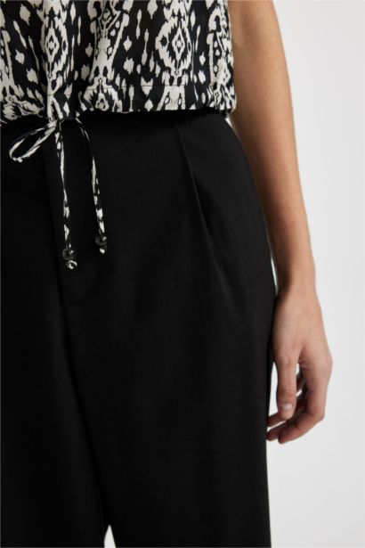 بلوزة كروب بدون كم بياقة مدورة