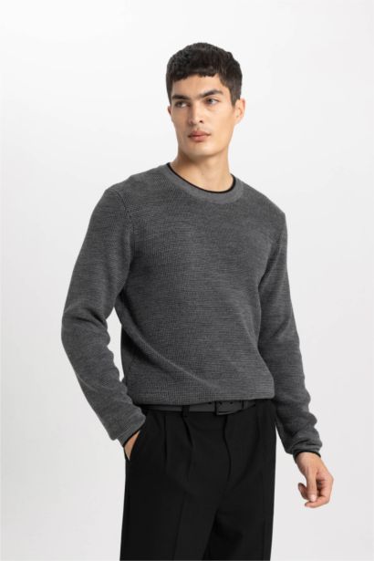 Standard Fit Crew Neck Pullover
