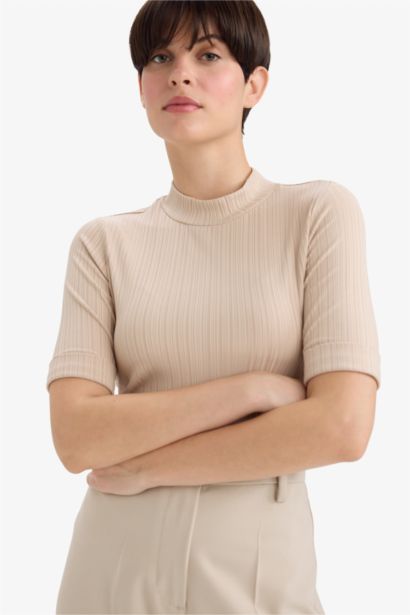 تيشيرت نص ردن قصة عادية بياقة مستديرة