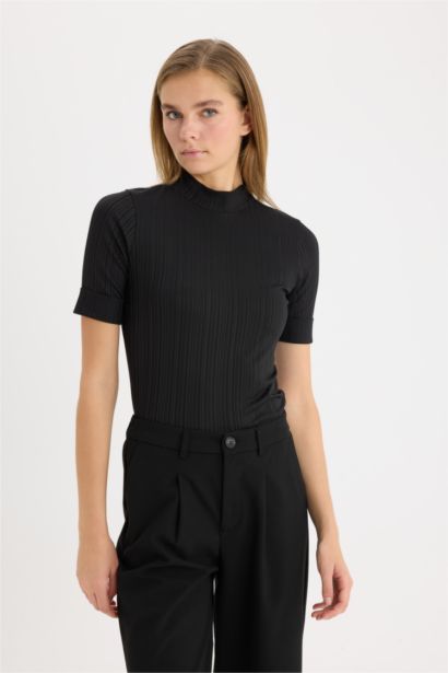 Regular Fit Half Turtleneck Camisole Short Sleeve T-Shirt