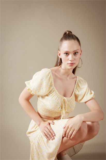 Slim Fit V-Neck Printed Short Sleeve Blouse