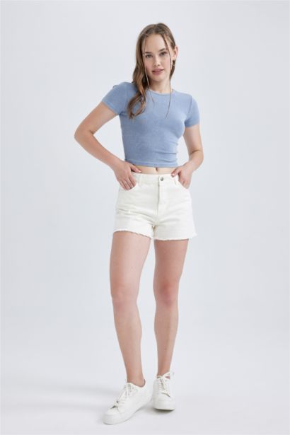 تيشيرت نص ردن مضلع بتأثير باهت