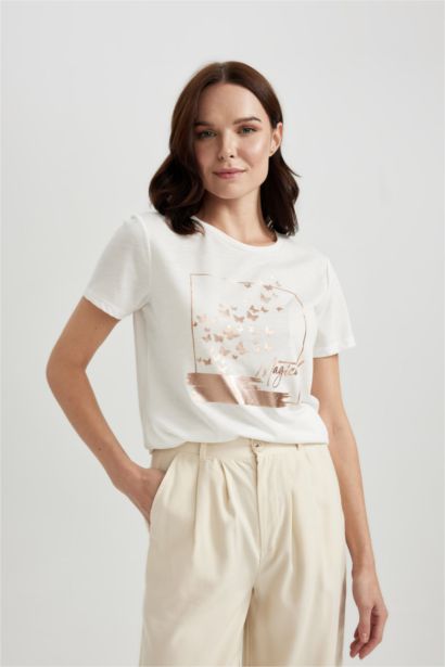 تي شيرت قصة عادية برقبة مستديرة