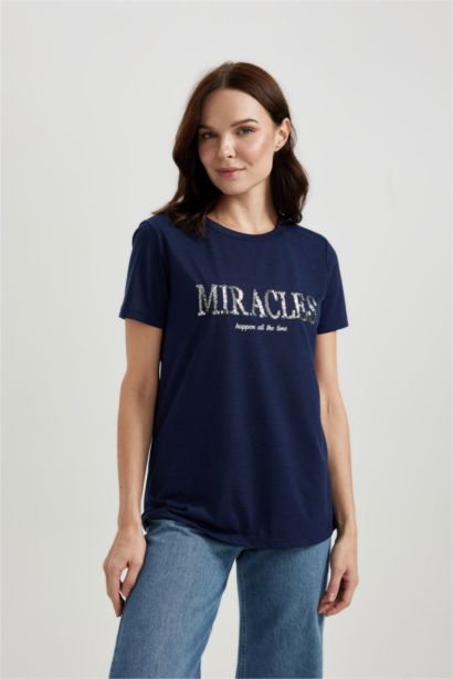 تي شيرت نص كم قصة مريحة برقبة مستديرة