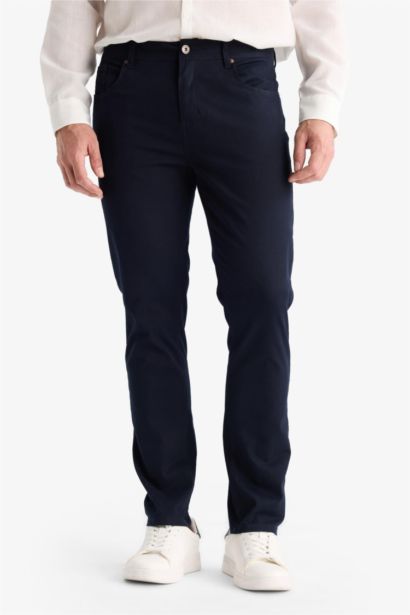 بنطلون سليم فيت برجل ضيقة