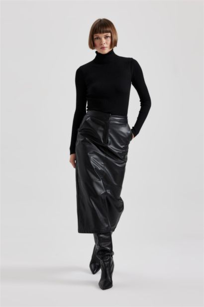 بلوفر سليم فيت بياقة مدورة