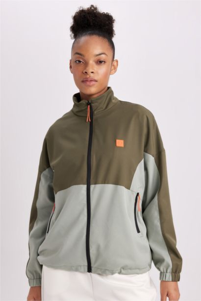 جاكيت خفيف قصة عادية مقاوم للماء ببطانة شبكية وياقة عالية