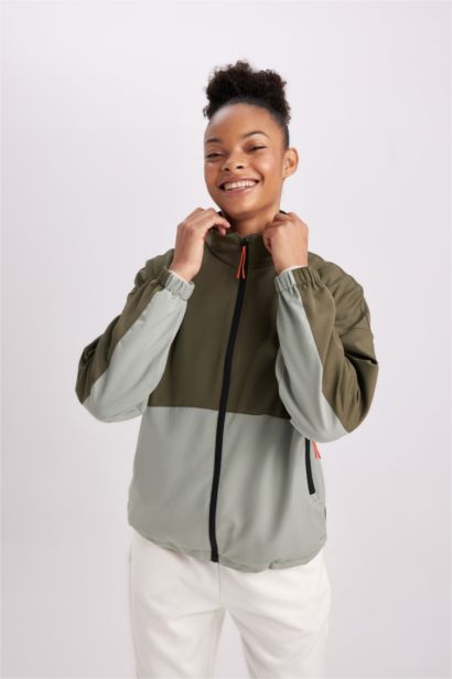 جاكيت خفيف قصة عادية مقاوم للماء ببطانة شبكية وياقة عالية