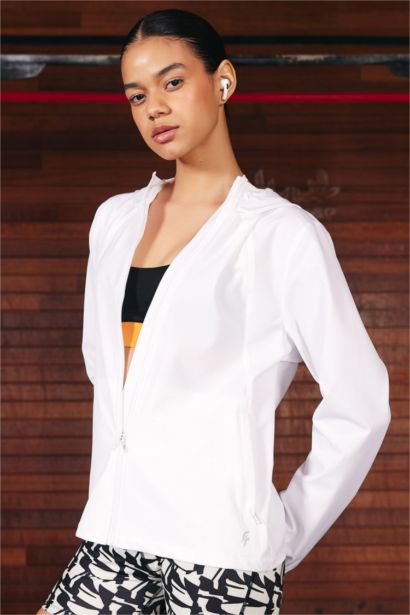 جاكيت خفيف أبيض وتر بروف سليم فيت بكابيشون من DeFactoFit