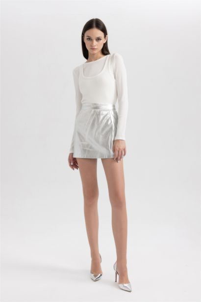 A Kesim Parlak Mini Etek