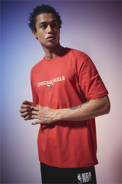 DeFactoFit NBA Chicago Bulls Boxy Fit Bisiklet Yaka Kısa Kollu Tişört