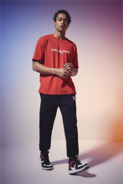 DeFactoFit NBA Chicago Bulls Boxy Fit Bisiklet Yaka Kısa Kollu Tişört