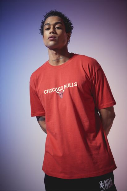 DeFactoFit NBA Chicago Bulls Boxy Fit Bisiklet Yaka Kısa Kollu Tişört