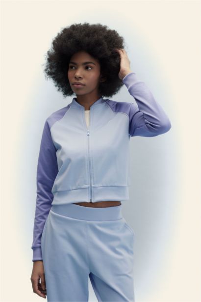 سويتر بيكة قصة عادية بجيب مزدوج من DeFactoFit