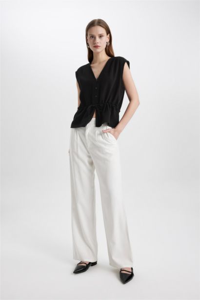 Slim Fit V-Neck Sleeveless Blouse