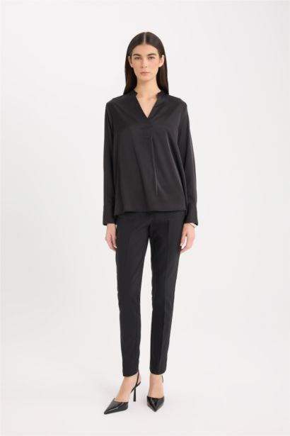 Blouse en satin à col V et  manches longues