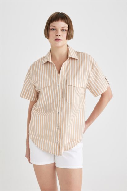 Chemise coupe régulière à Manches Courtes