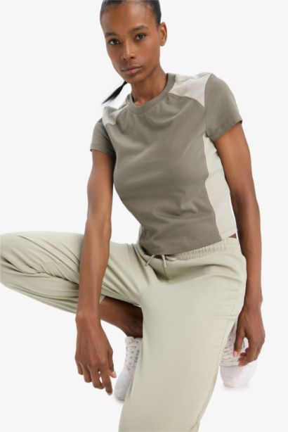 T-shirt de sport à col rond et manches courtes Coupe standard de DeFactoFit