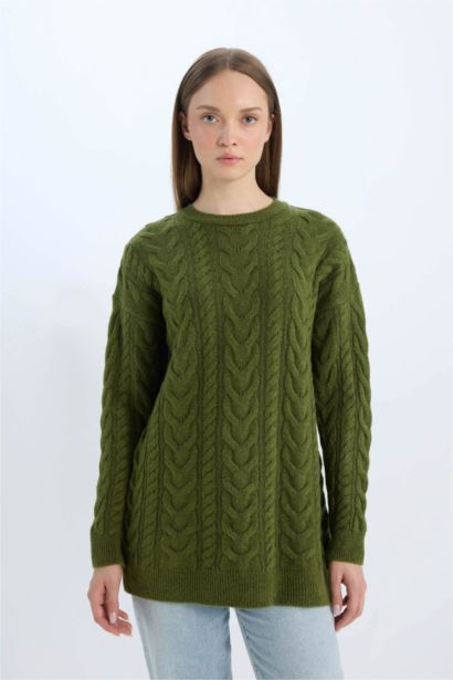 بلوفر تريكو برقبة مستديرة مع تصميم مضفر بقصة عادية