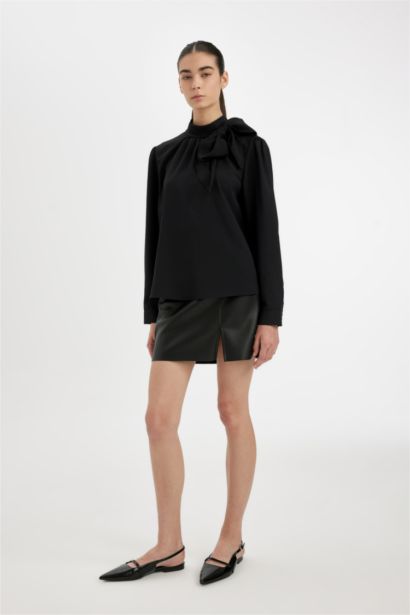 Блузка стандартного кроя с длинным рукавом