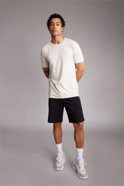 Standard Fit Crew Neck Short Sleeve T-Shirt