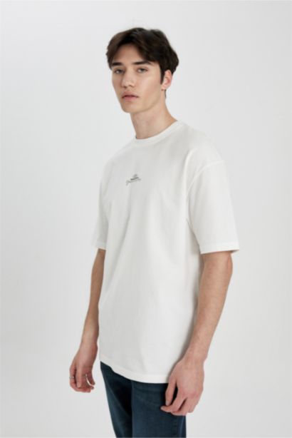 تي شيرت مطبوع قصة مريحة بياقة مستديرة