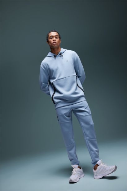 سويت شيرت رياضي قماش سكوبا قصة عادية بجيب من DeFactoFit