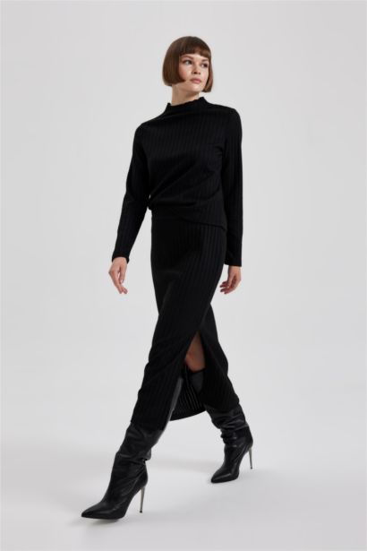 تنورة ميدي مضلع بقصة مستقيمة بخصر عادي