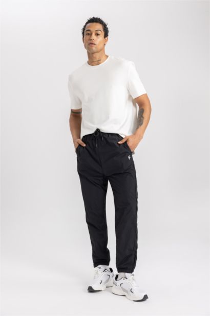 Standard Fit Woven Jogger