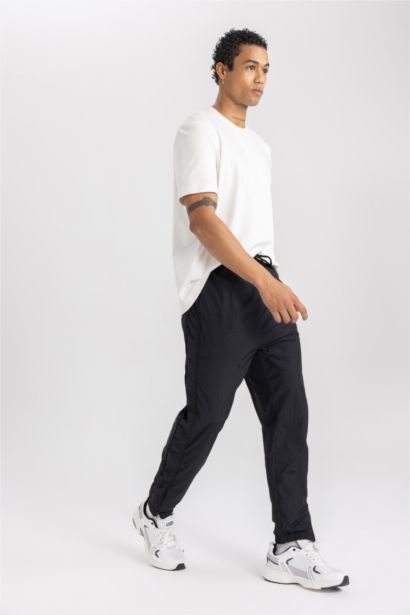 Standard Fit Woven Jogger