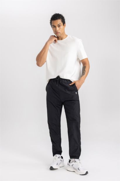Standard Fit Woven Jogger