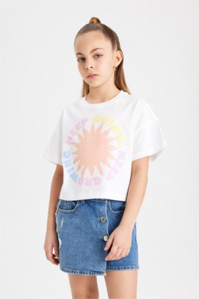 تيشيرت بنات نص كم بطبعة شعار أوفر سايز