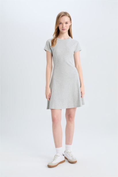 فستان قصير نص ردن مضلع بياخة مستديرة