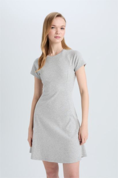 فستان قصير نص ردن مضلع بياخة مستديرة