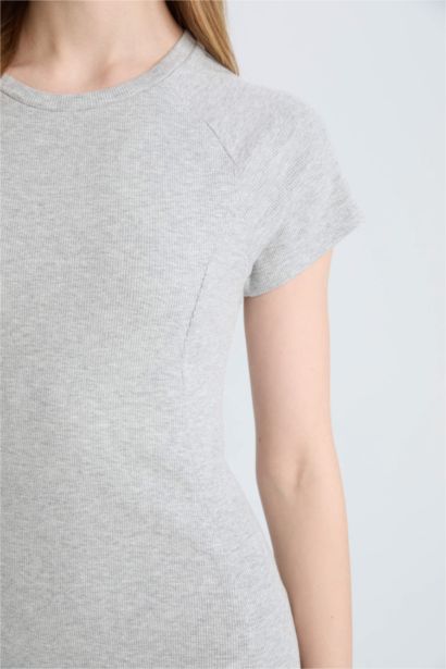 فستان قصير نص ردن مضلع بياخة مستديرة