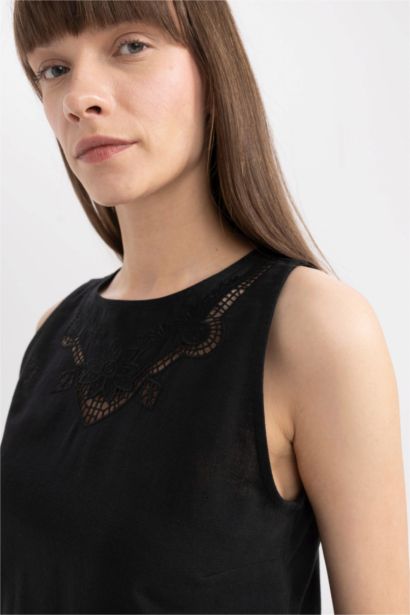 Regular Fit Round Neck Linen Blend Sleeveless Blouse