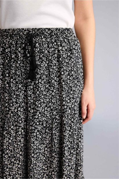 تنورة طويلة مطبوعة بخصر مطاطي