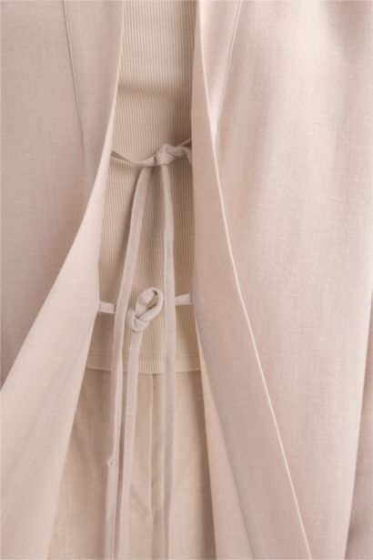 كيمونو ذو مظهر كتاني برقبة V